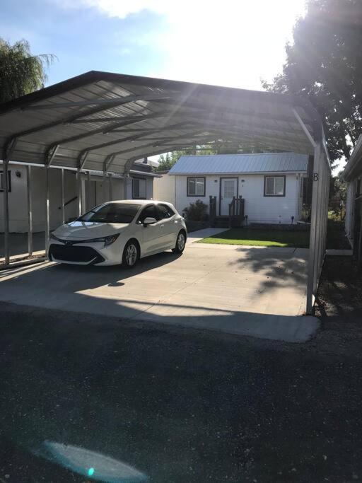 Cozy House B With Double Carport Holiday home *